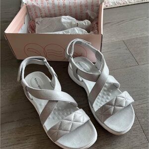 NWT Easy spirit White Sport Sandals